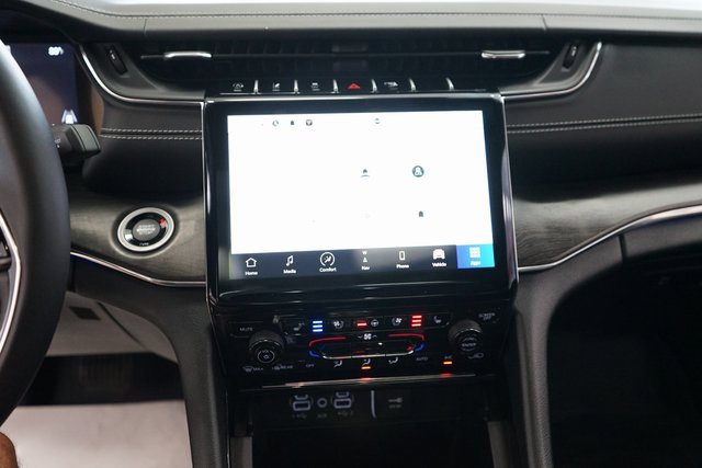 Used 2023 Jeep Grand Cherokee Overland image 6