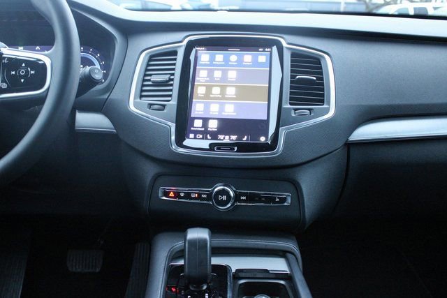 Used 2025 Volvo XC90 B5 Core image 16