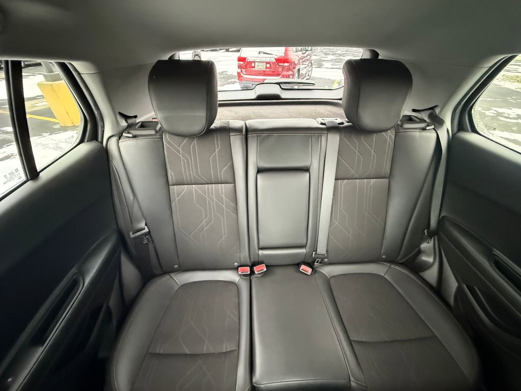 Used 2022 Chevrolet Trax LT w/ LT Convenience Package image 17