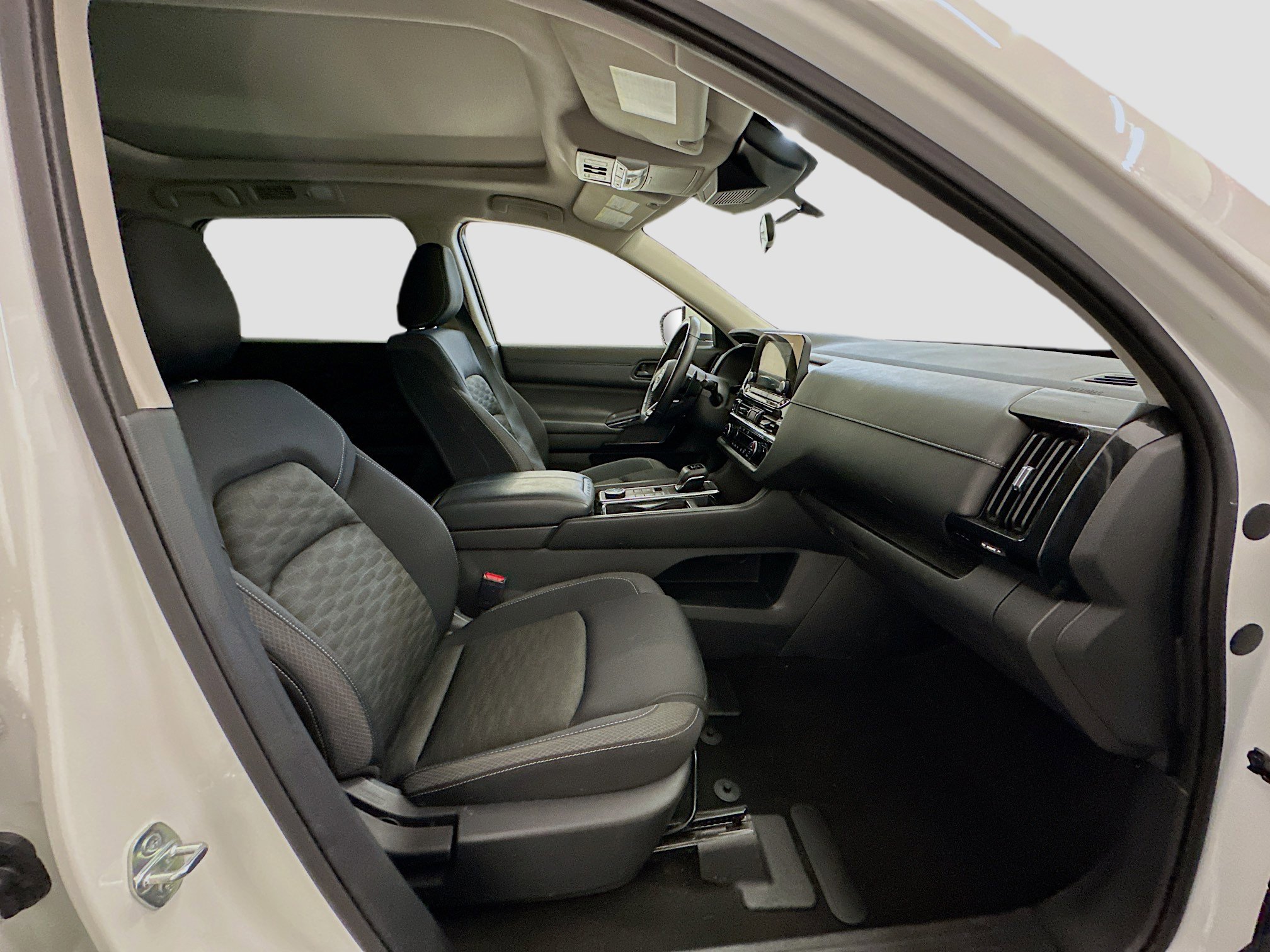 Used 2023 Nissan Pathfinder SV w/ SV Premium Package image 34