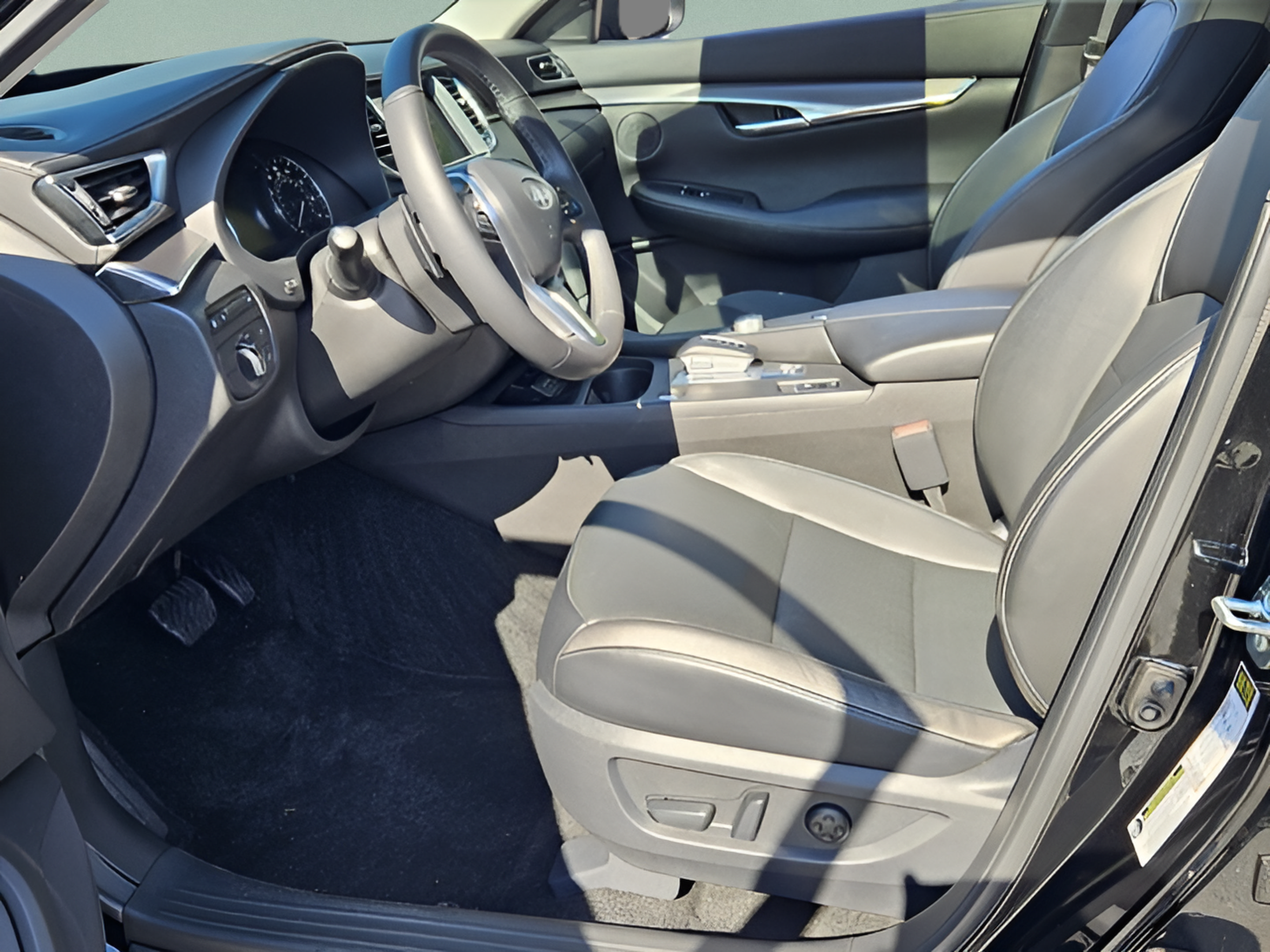 Used 2023 INFINITI QX50 Luxe FWD image 12