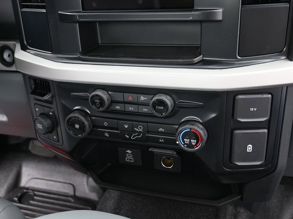 New 2026 Ford F550 4x4 Regular Cab Super Duty image 25