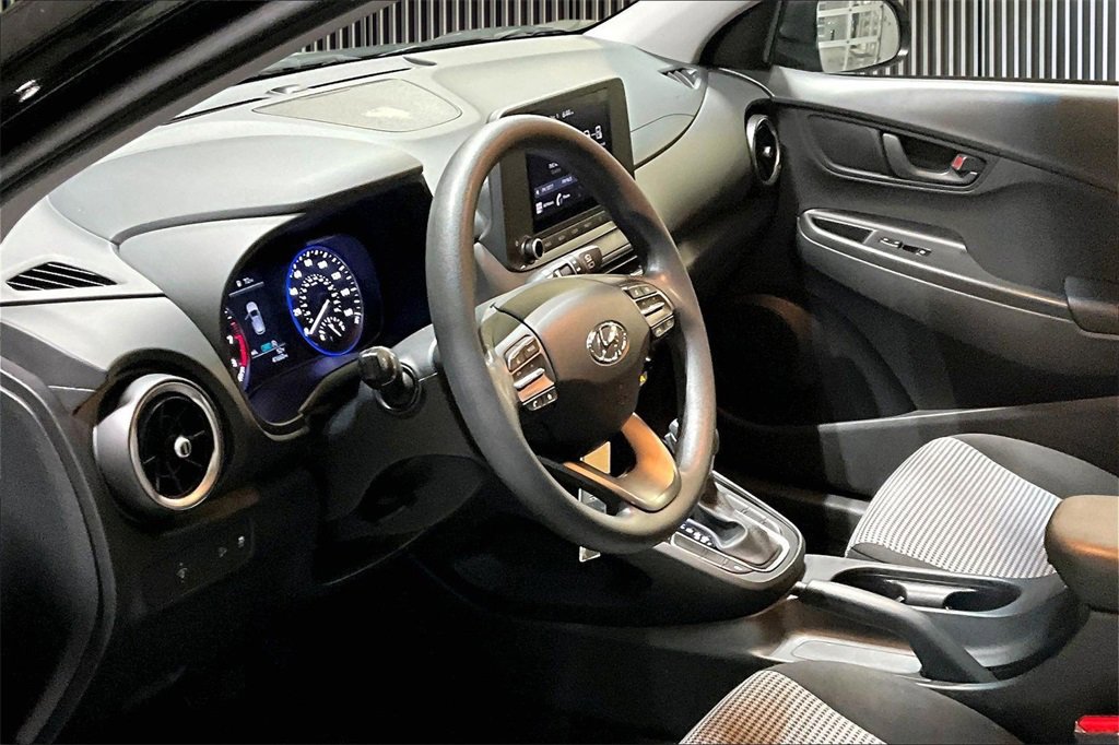 Used 2023 Hyundai Kona SE image 9