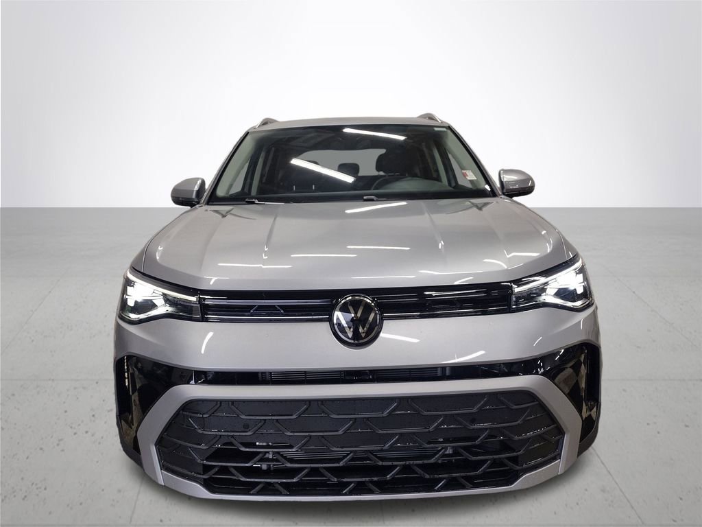 New 2025 Volkswagen Taos SE image 3