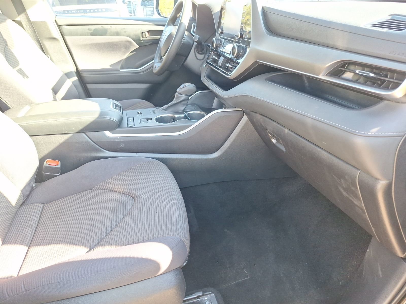 Used 2022 Toyota Highlander L image 30