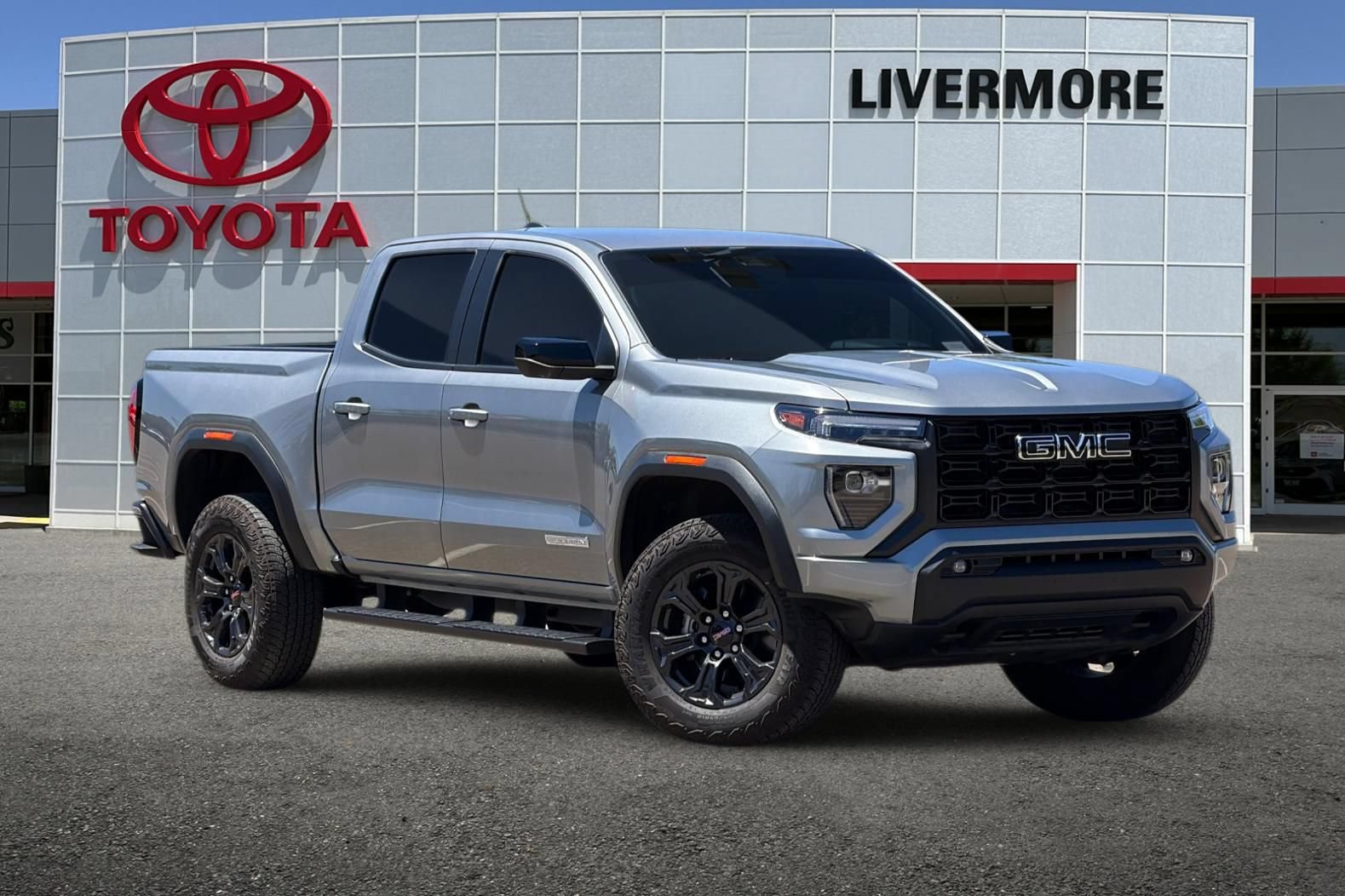 Used 2024 GMC Canyon Elevation w/ Elevation Premium Package RWD image 2