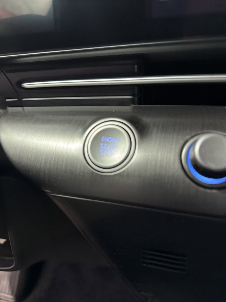 Used 2025 Hyundai Kona SEL FWD image 41
