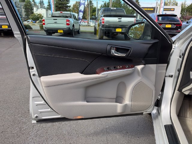 Used 2014 Toyota Camry XLE w/ Leather Package FWD image 23