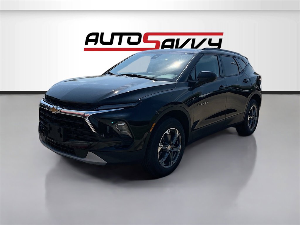 Used 2025 Chevrolet Blazer LT image 3