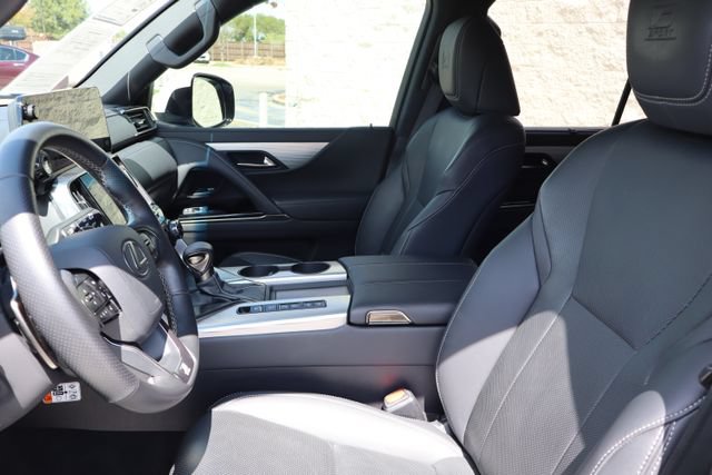 Used 2025 Lexus LX 600 F Sport w/ Accessory Package (2T) AWD/4WD image 15