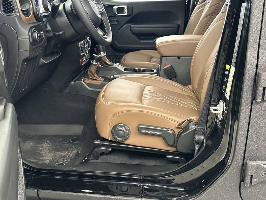 Used 2024 Jeep Gladiator Rubicon w/ Technology Group image 9