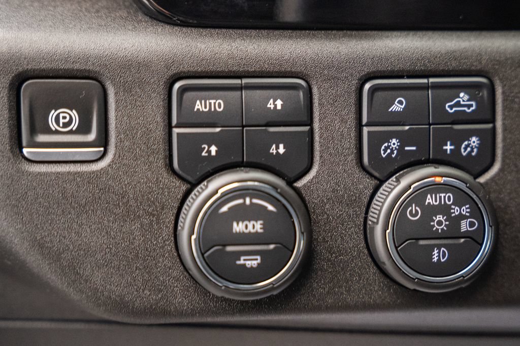 Used 2025 Chevrolet Silverado 1500 High Country AWD/4WD image 48