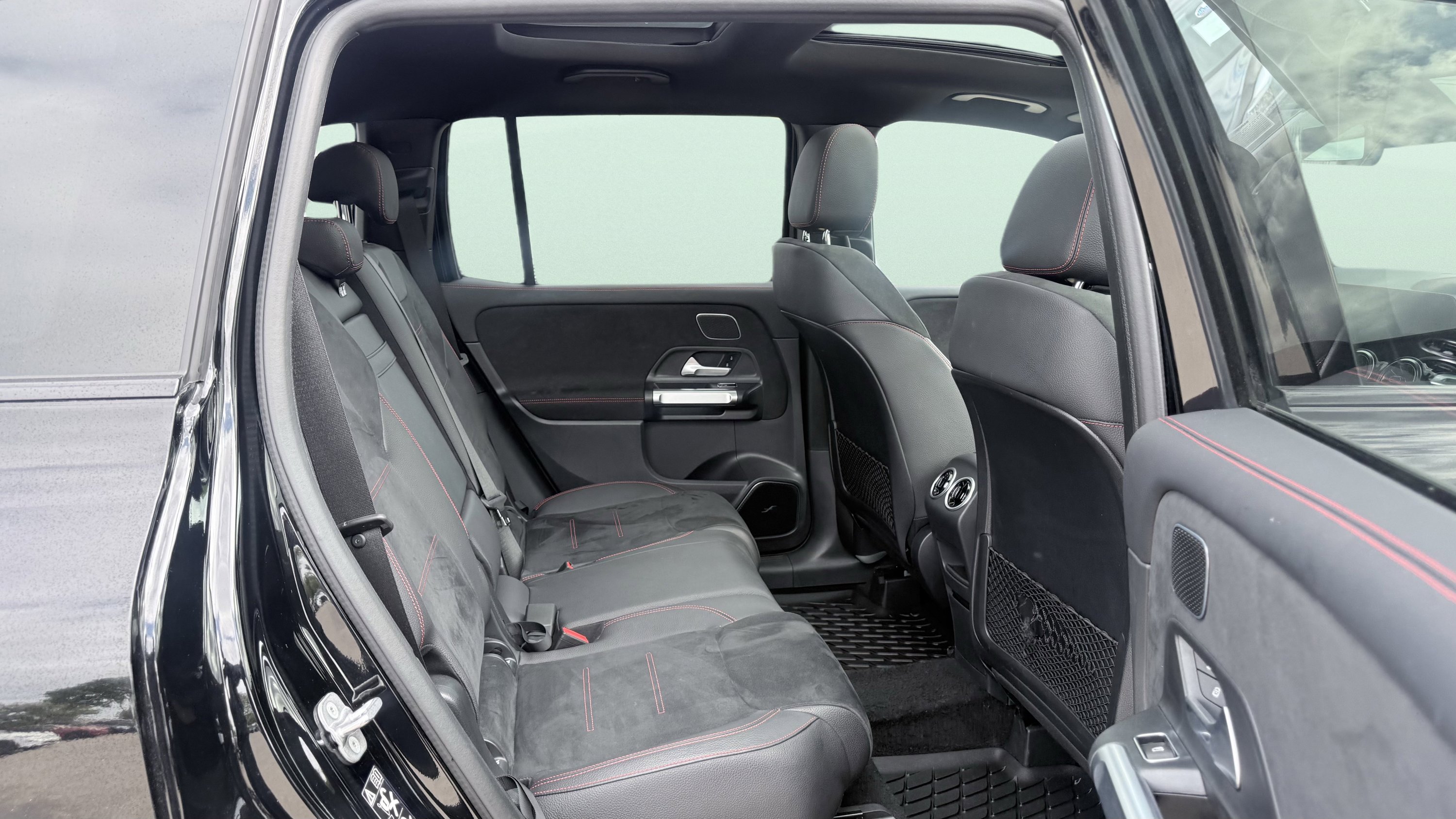 Used 2024 Mercedes-Benz GLB 250 image 38