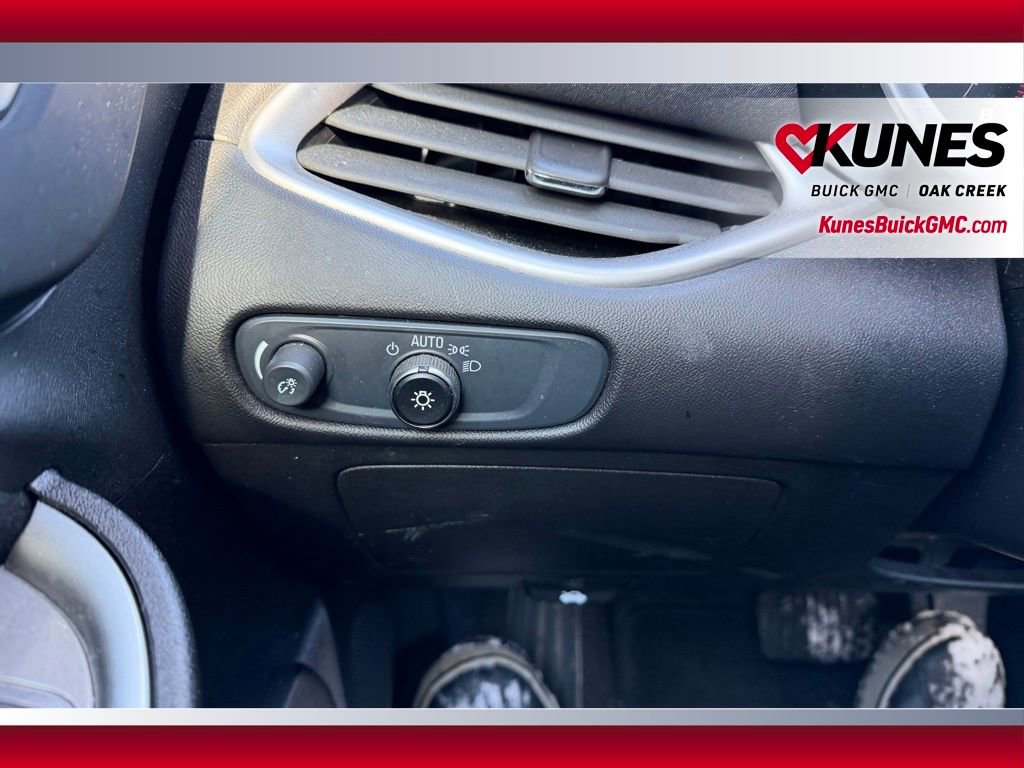 Used 2025 Chevrolet Malibu LT image 12