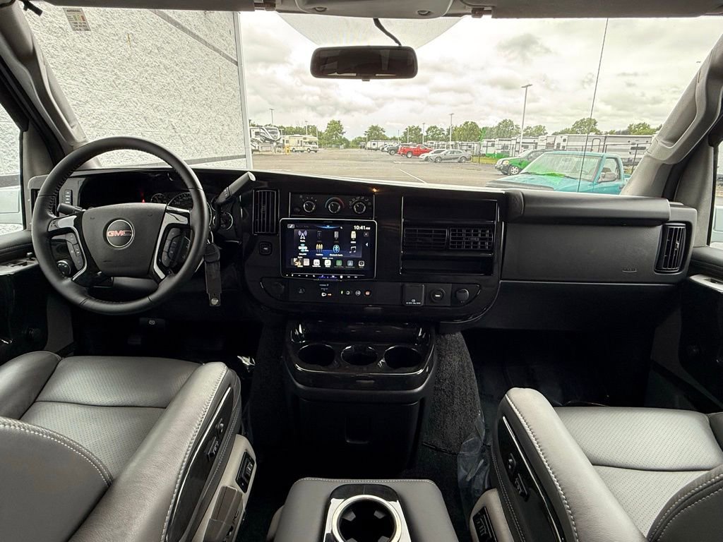 Used 2023 GMC Savana 2500 image 2
