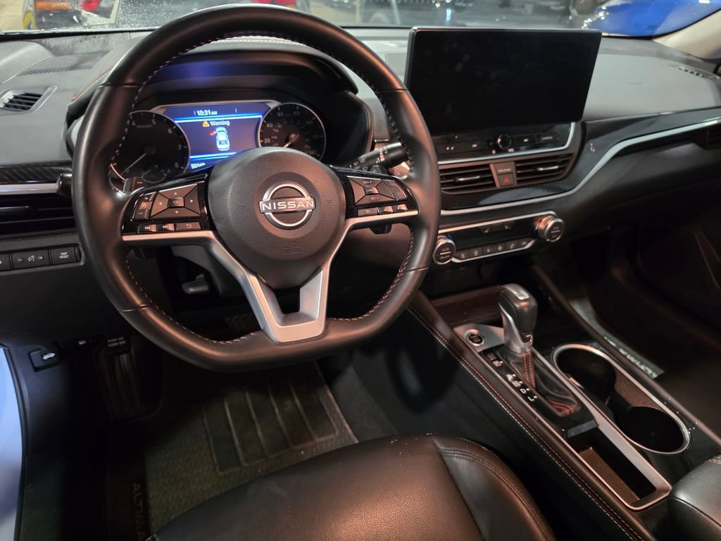 Used 2025 Nissan Altima 2.5 SR w/ SR Premium Package FWD image 4
