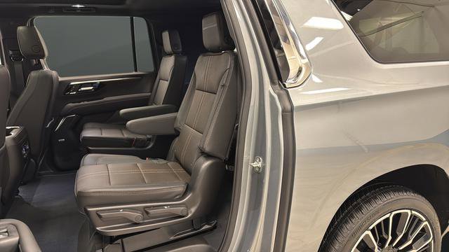 Used 2026 Chevrolet Suburban High Country AWD/4WD image 22