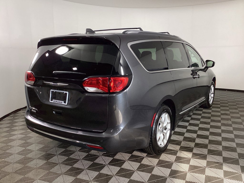 Used 2019 Chrysler Pacifica Touring-L Plus w/ Tire & Wheel Group image 2
