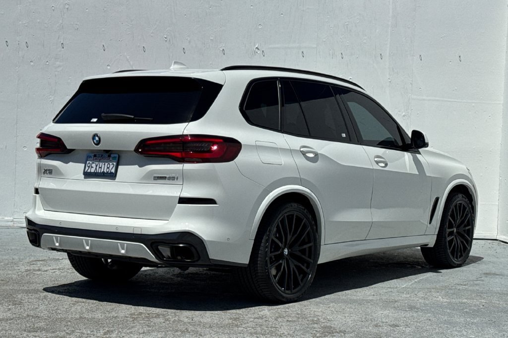 Used 2023 BMW X5 sDrive40i w/ M Sport Package RWD image 3