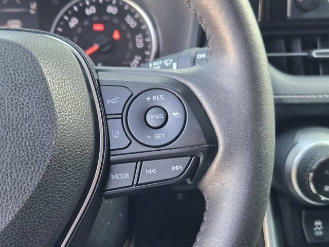 Used 2021 Toyota RAV4 XLE Premium AWD/4WD image 29