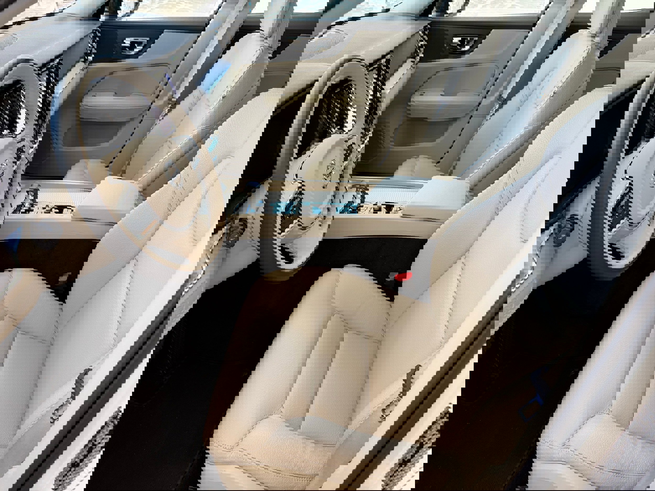 Certified 2025 Volvo S60 B5 Core image 14