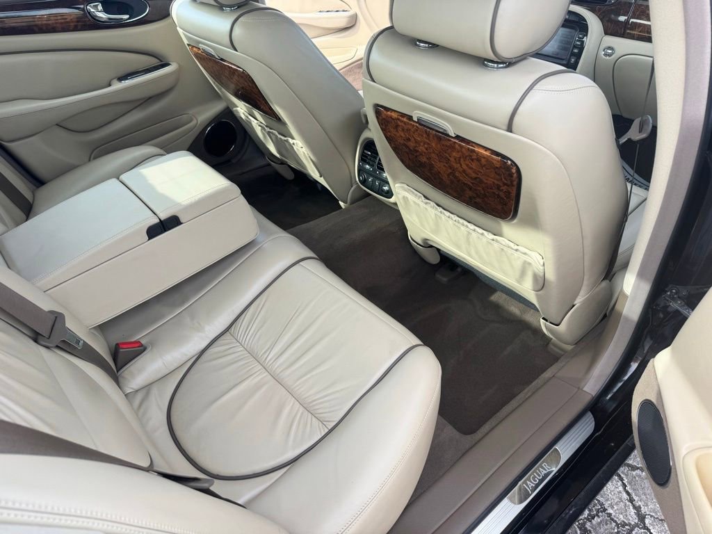 Used 2005 Jaguar XJ8 image 26
