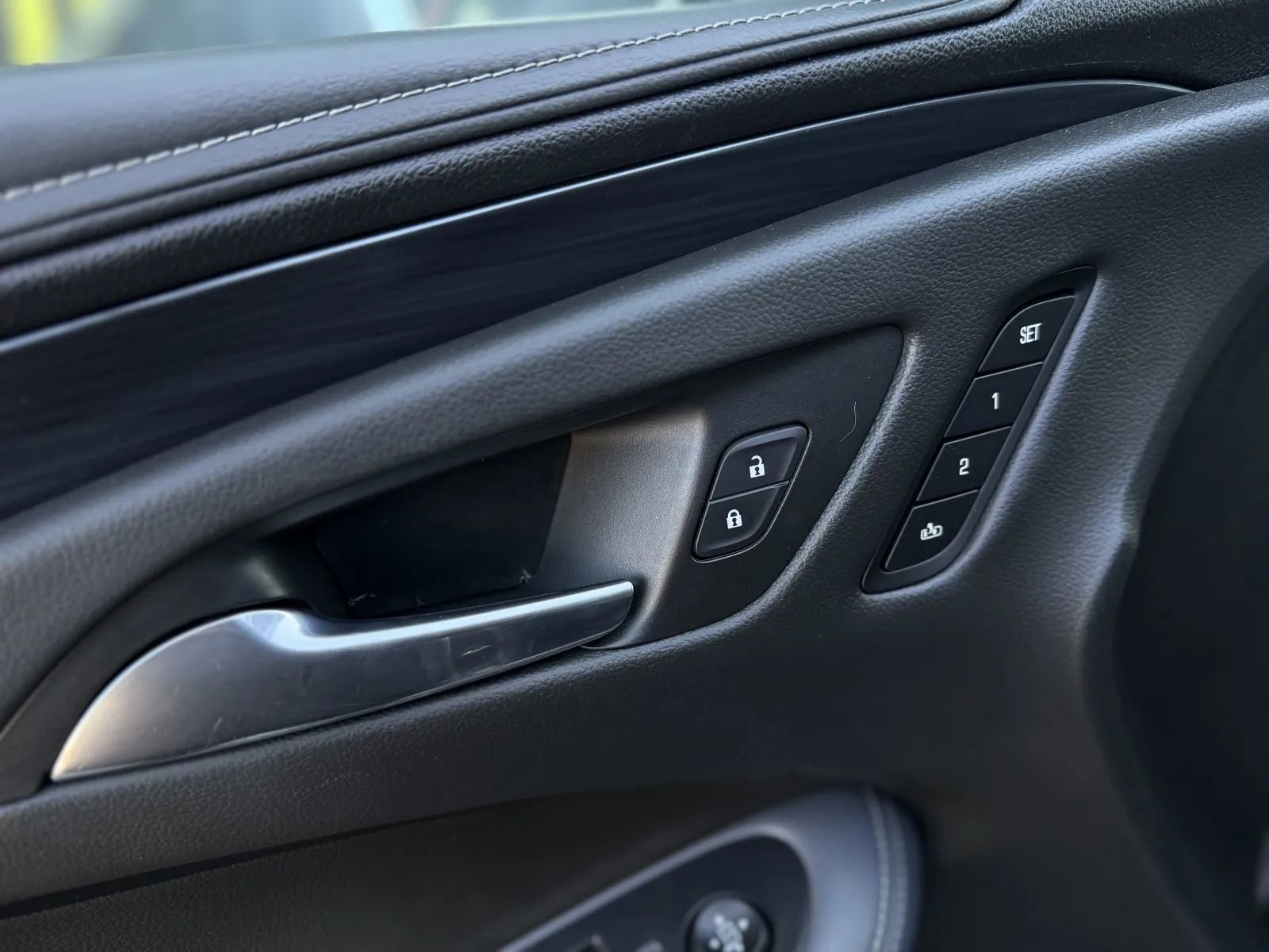 Used 2020 Buick Envision Essence w/ LPO, Active Package image 24