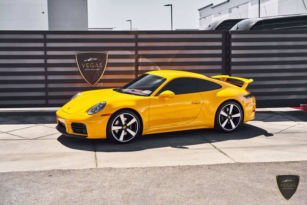 Used 2025 Porsche 911 Carrera RWD image 5