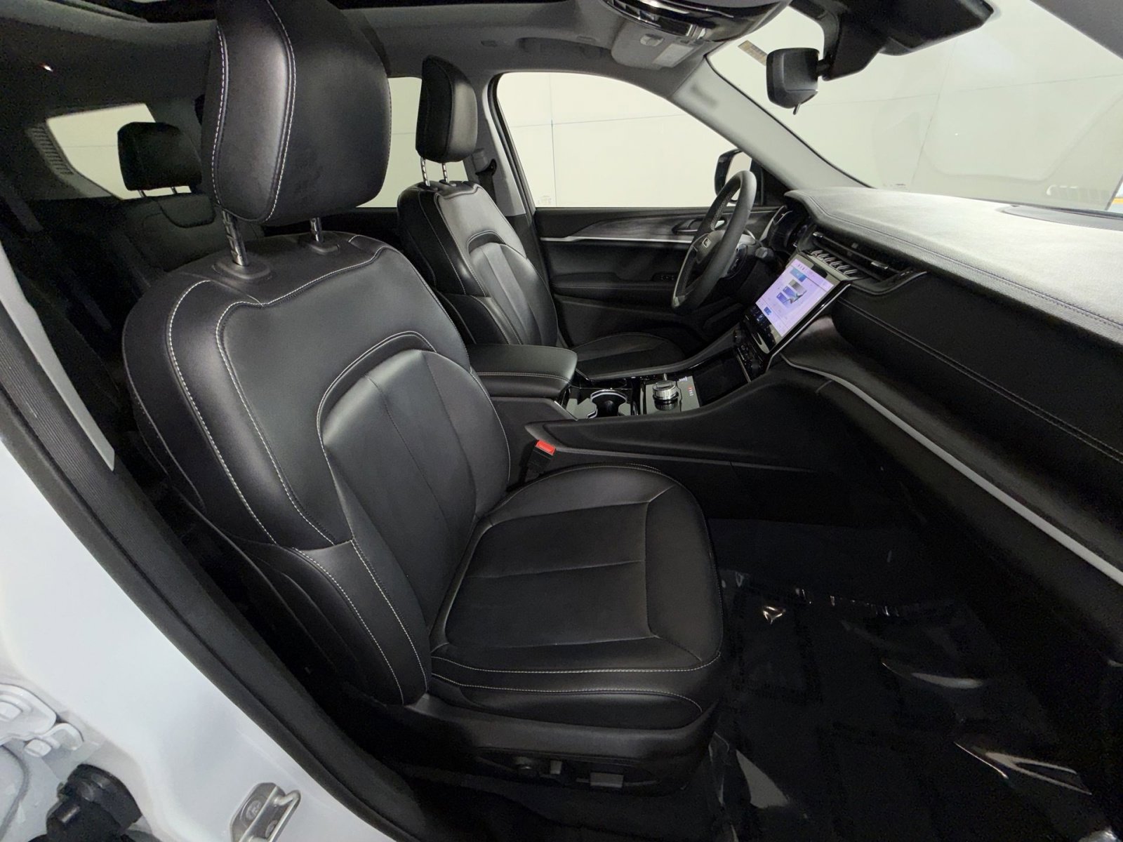 Used 2023 Jeep Grand Cherokee L Limited image 28