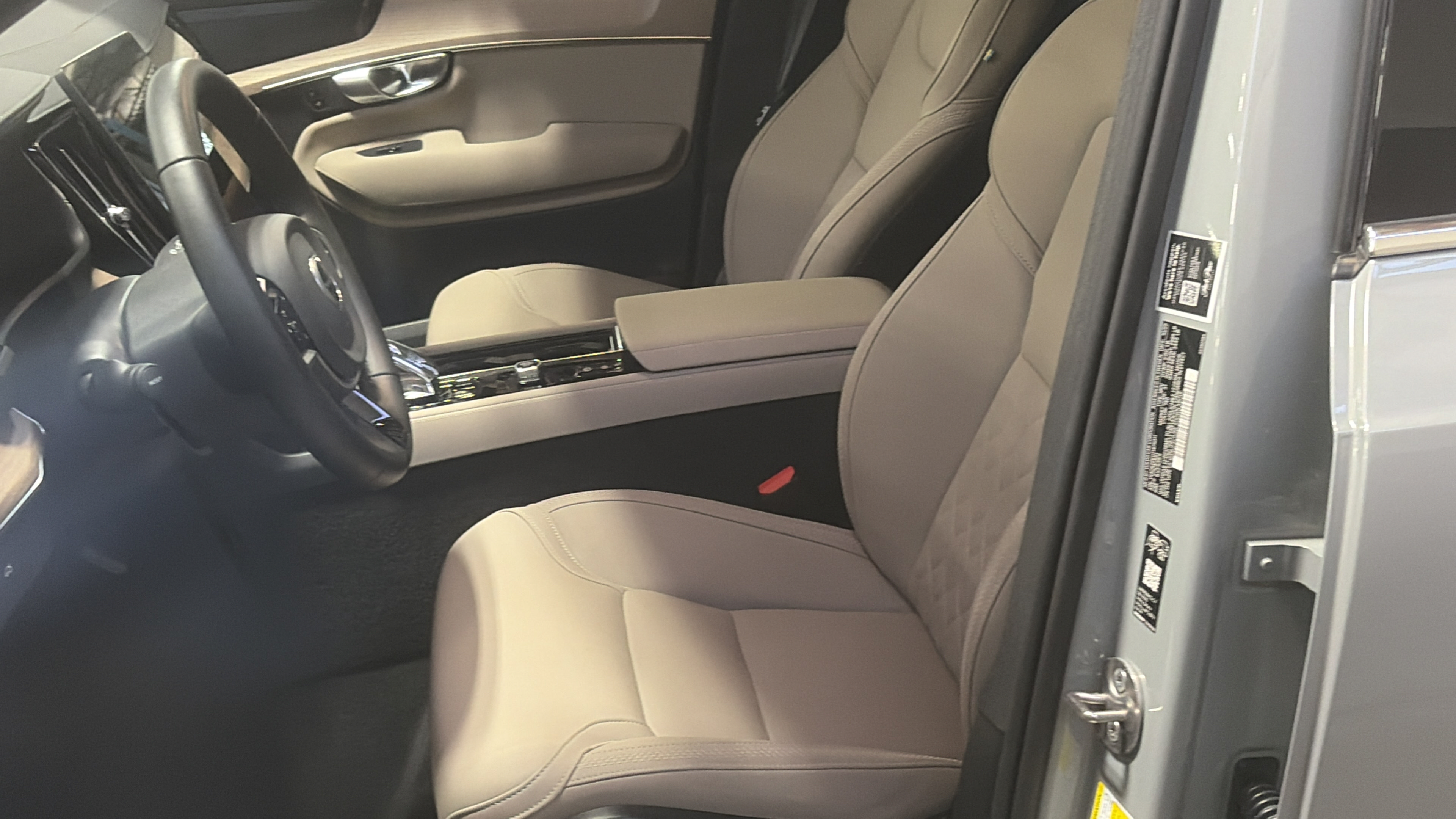 Certified 2026 Volvo XC90 B6 Plus w/ Protection Package Premier AWD/4WD image 25