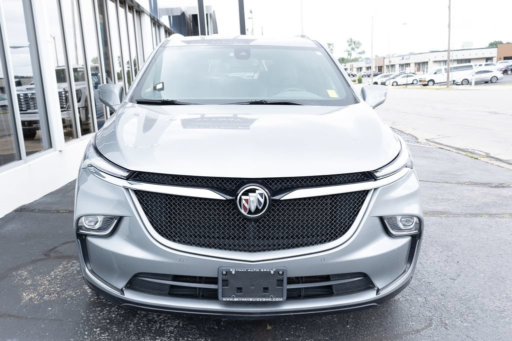 Used 2023 Buick Enclave Essence w/ Sport Touring Edition FWD image 3