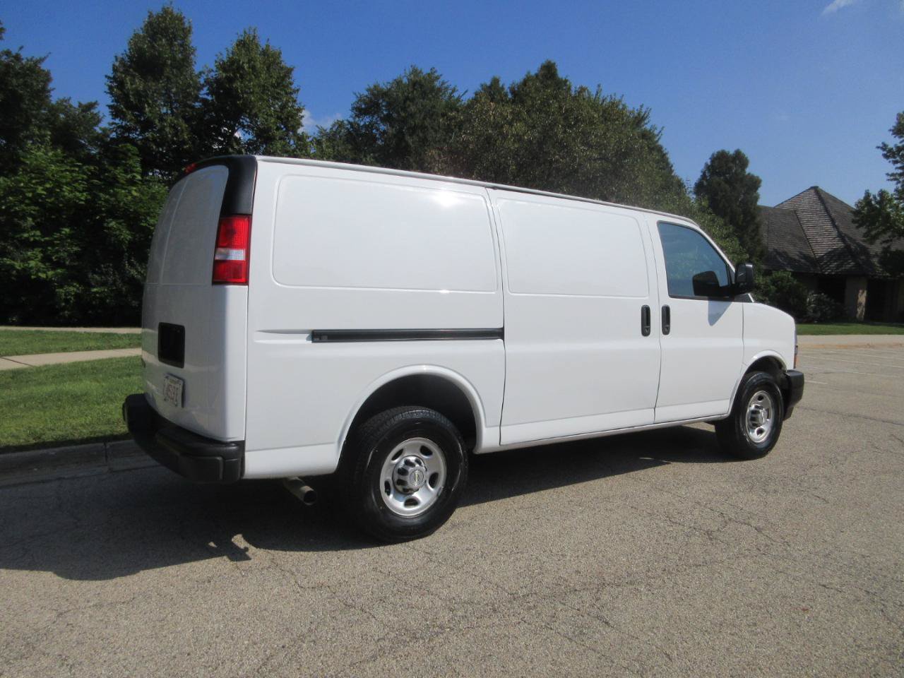 Used 2021 Chevrolet Express 2500 w/ Driver Convenience Package RWD image 8