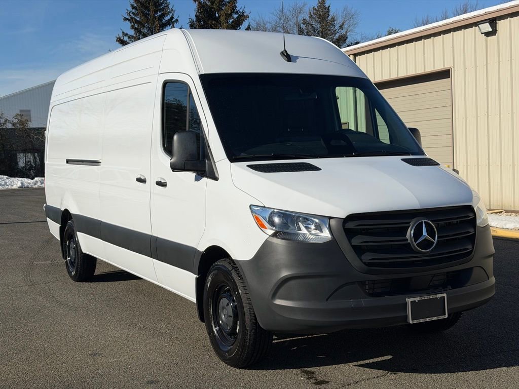 Used 2025 Mercedes-Benz Sprinter 2500 image 2