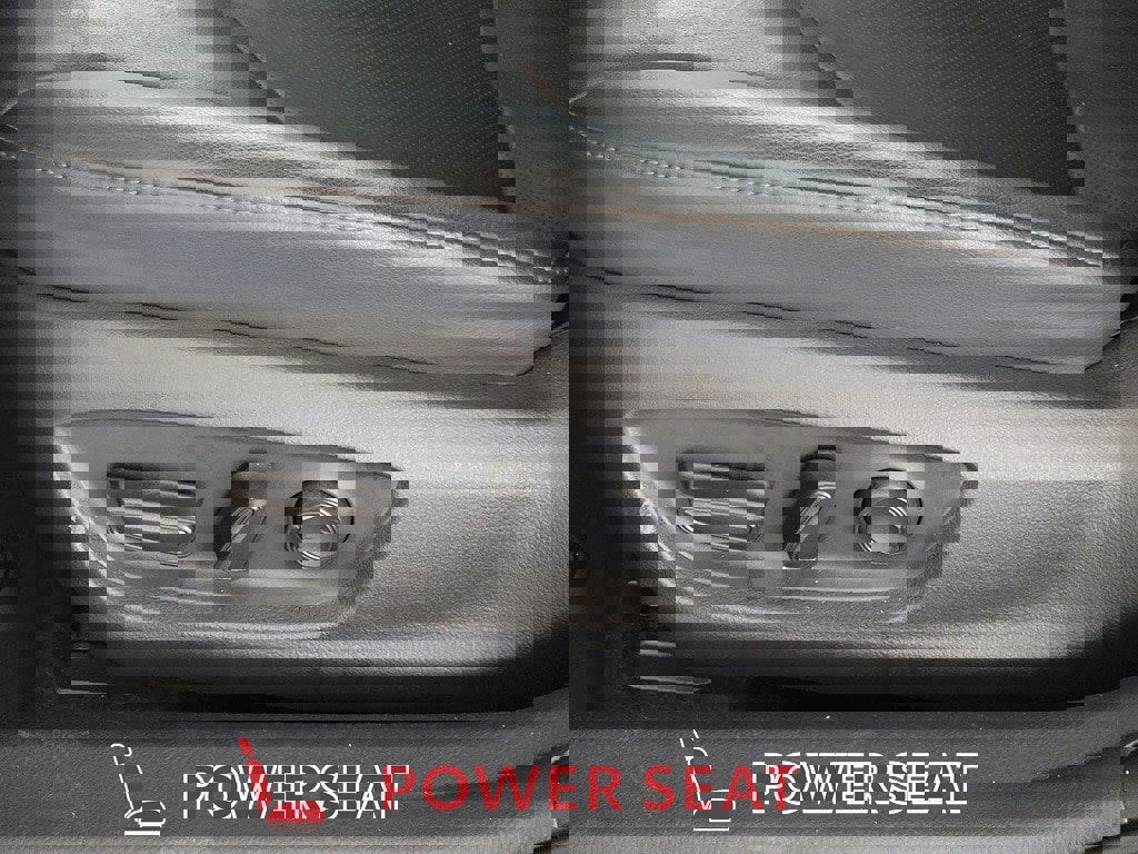 Used 2020 Toyota Camry XLE image 16