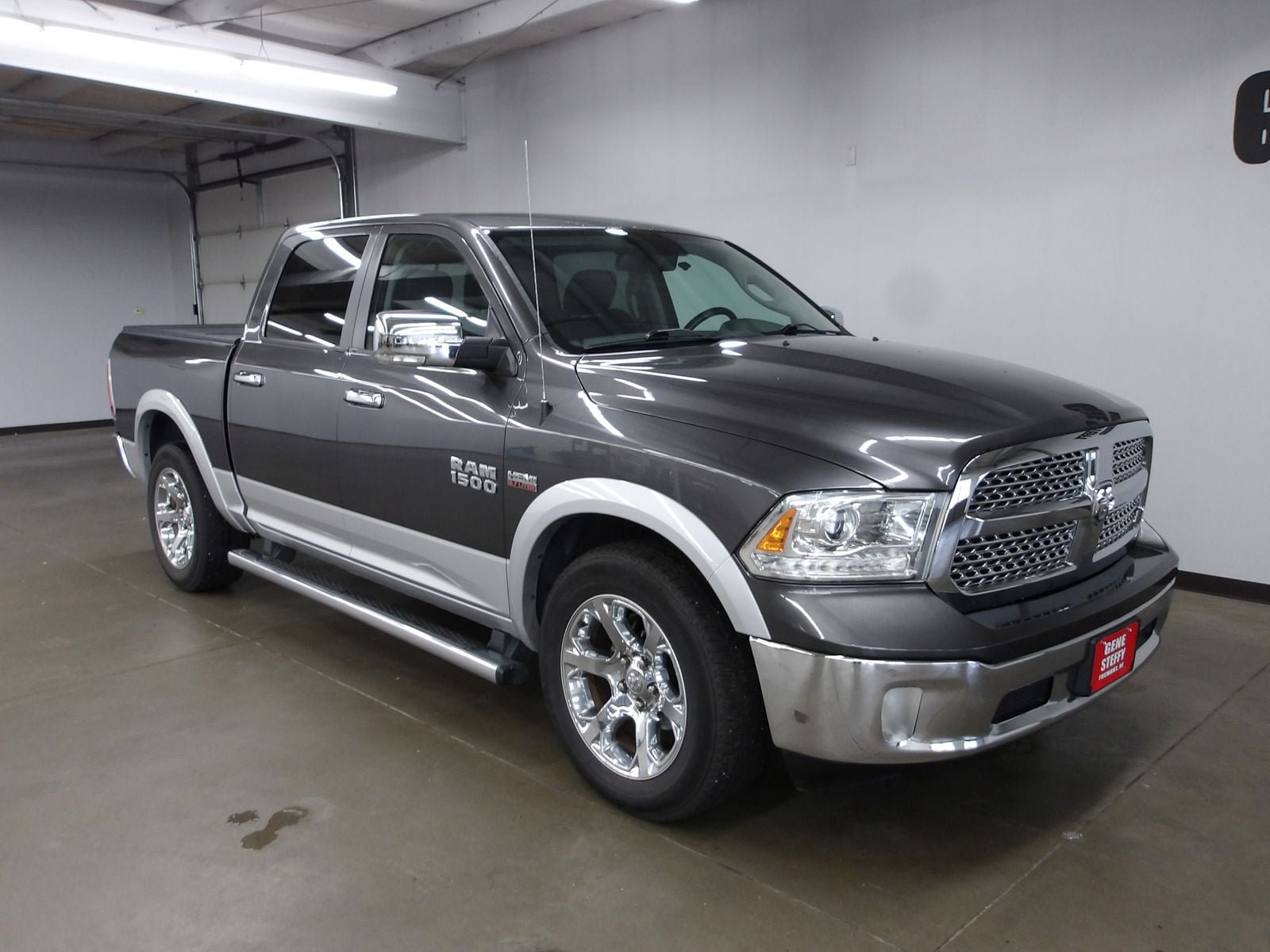 Used 2016 RAM 1500 Laramie AWD/4WD image 4