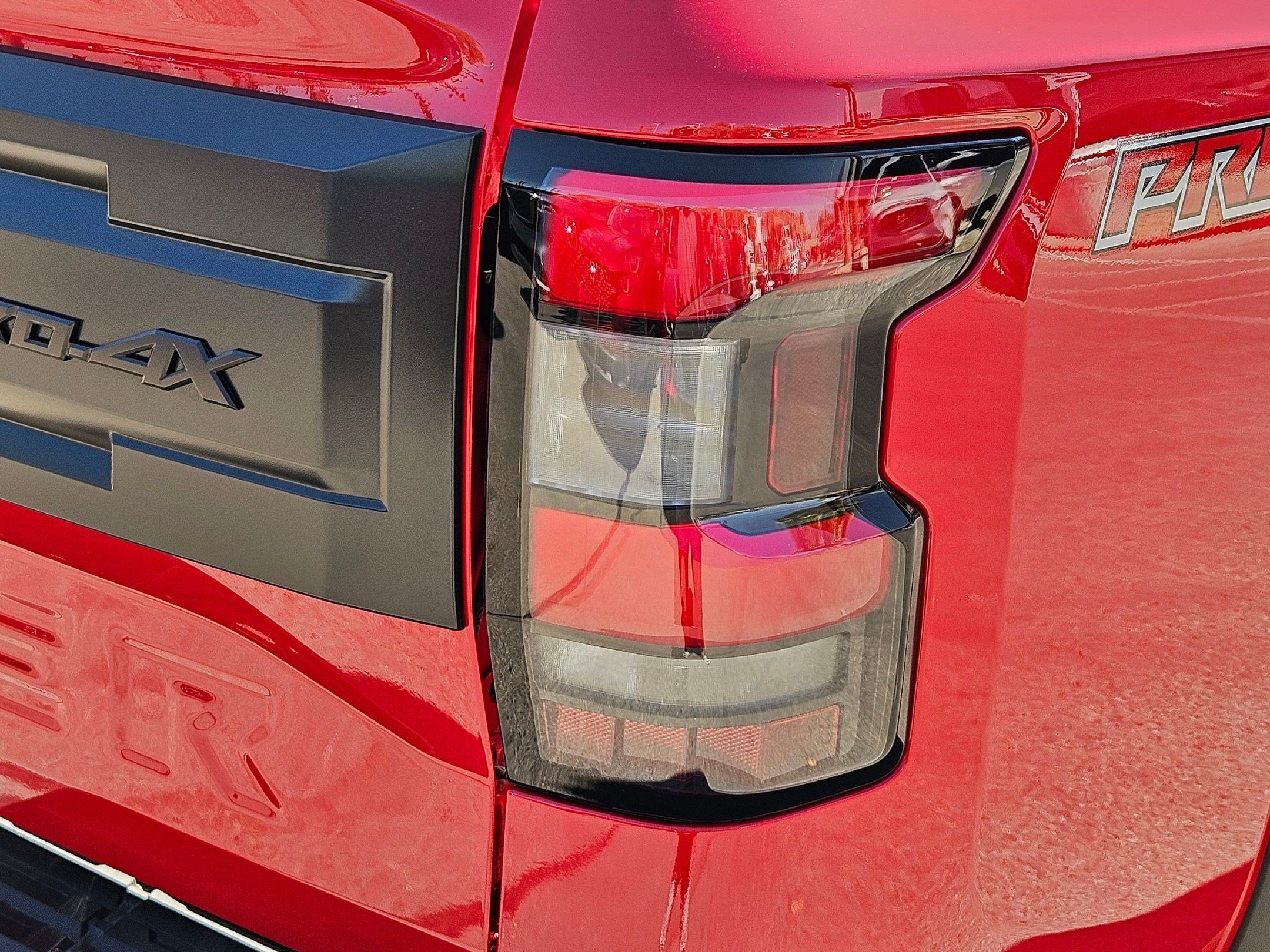 Used 2025 Nissan Frontier PRO-4X AWD/4WD image 11