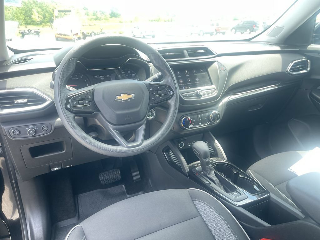 Used 2023 Chevrolet TrailBlazer LT FWD image 17