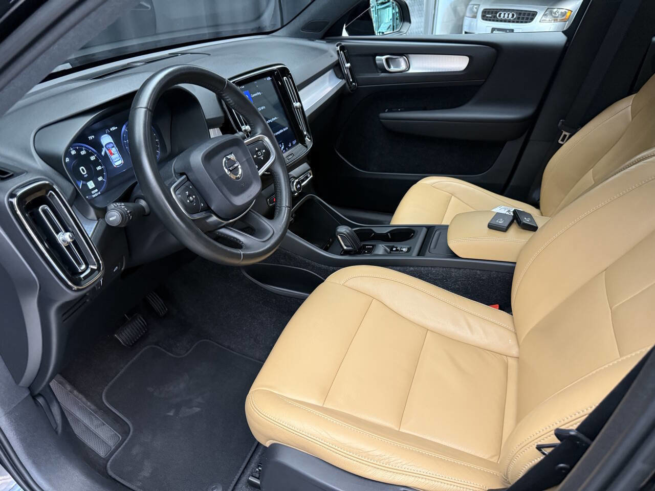 Used 2019 Volvo XC40 T5 Momentum image 13