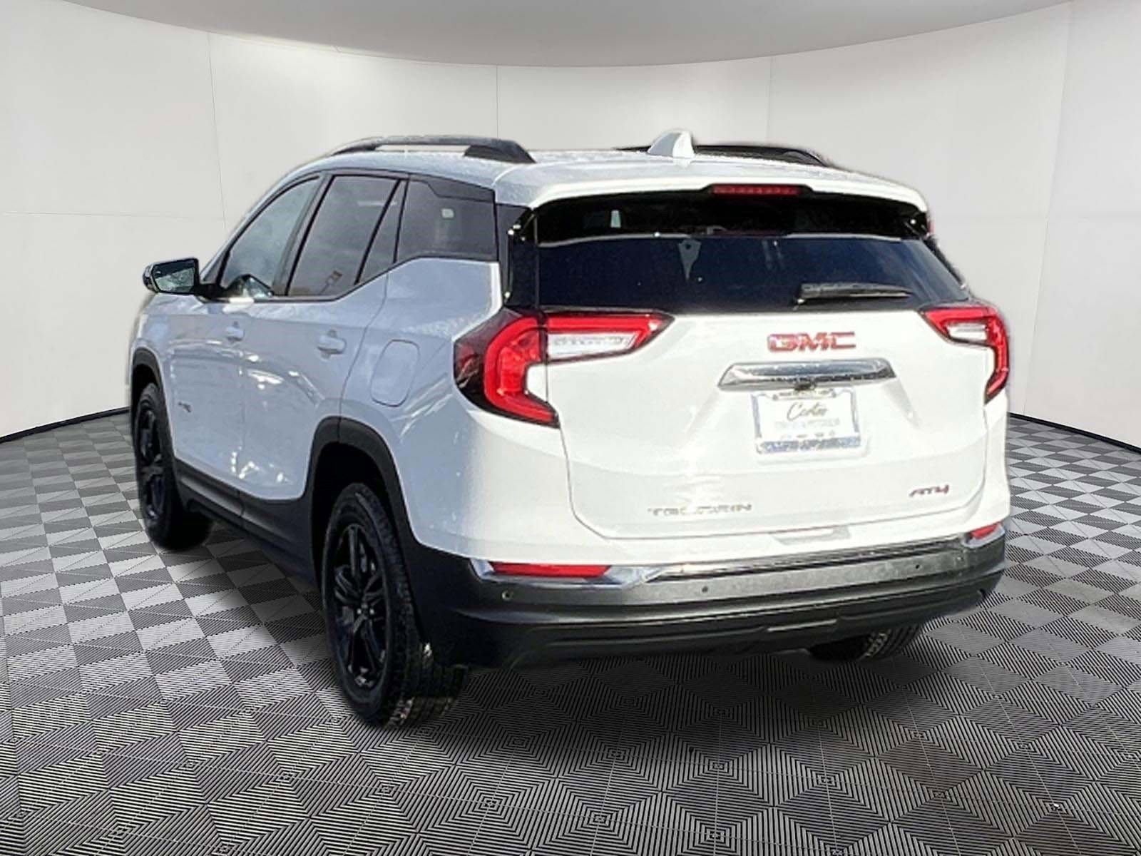 Used 2022 GMC Terrain AT4 w/ Infotainment Package II image 4