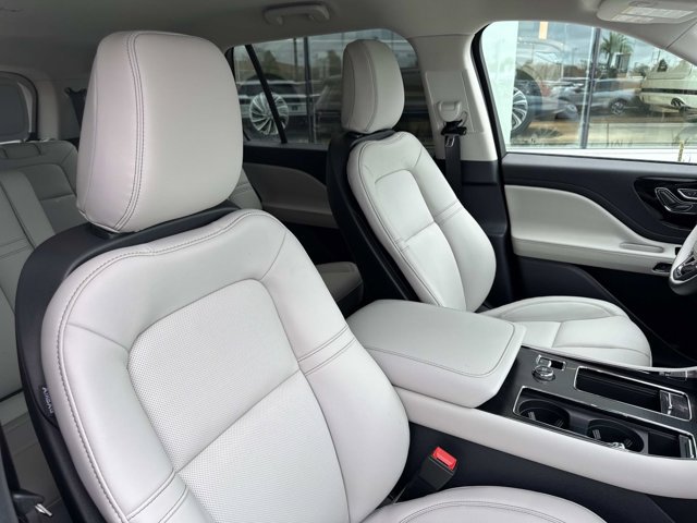 New 2026 Lincoln Aviator 2WD w/ Jet Appearance Package image 19