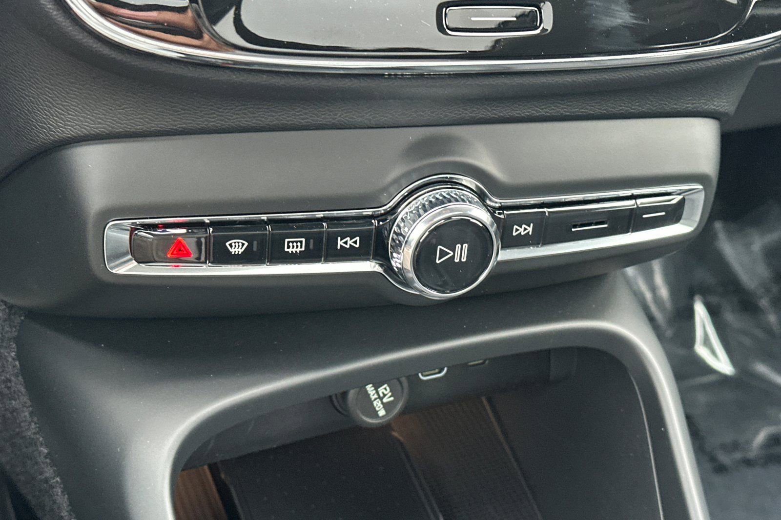 New 2026 Volvo XC40 B4 Core w/ Climate Package image 23