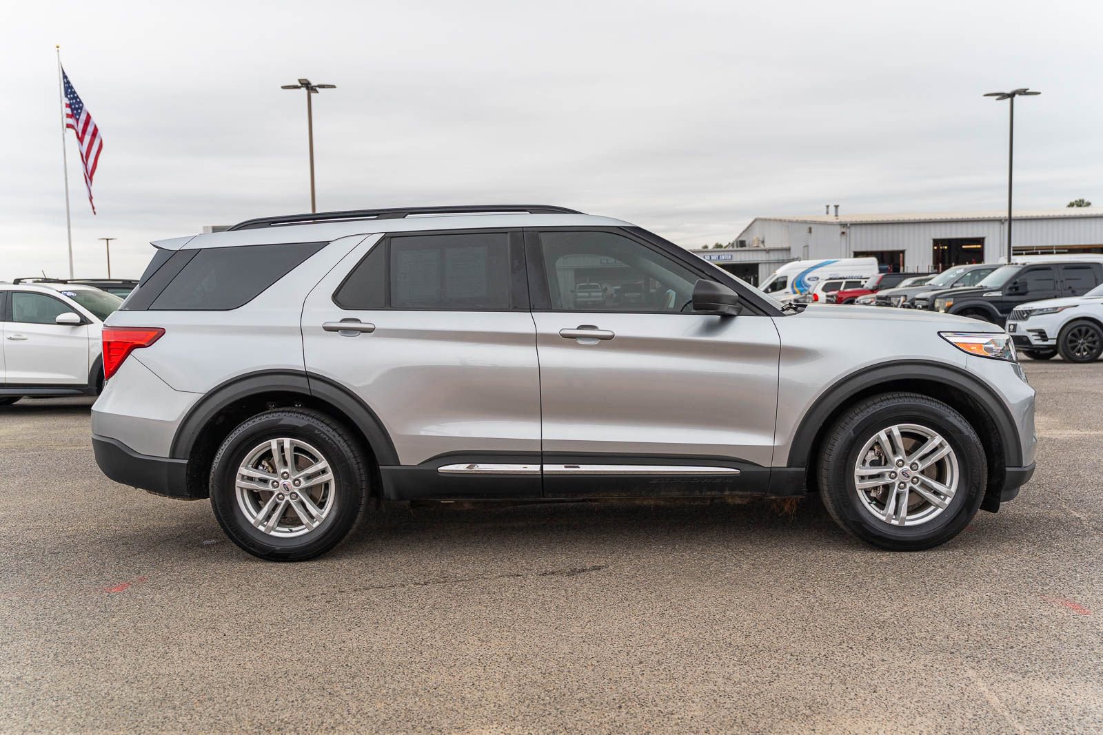 Certified 2022 Ford Explorer XLT RWD image 8