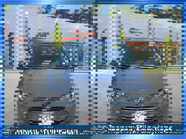 Used 2023 Toyota Corolla LE w/ LE Convenience Package FWD image 2