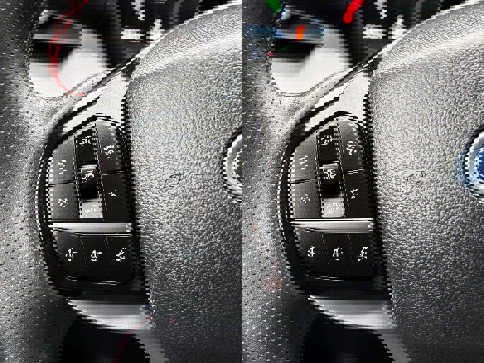 Used 2025 Ford Explorer ST-Line w/ ST-Line Street Pack image 18