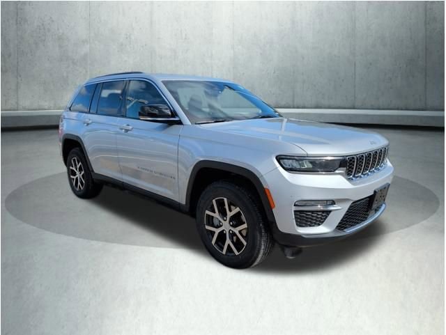 Used 2025 Jeep Grand Cherokee Limited AWD/4WD image 8