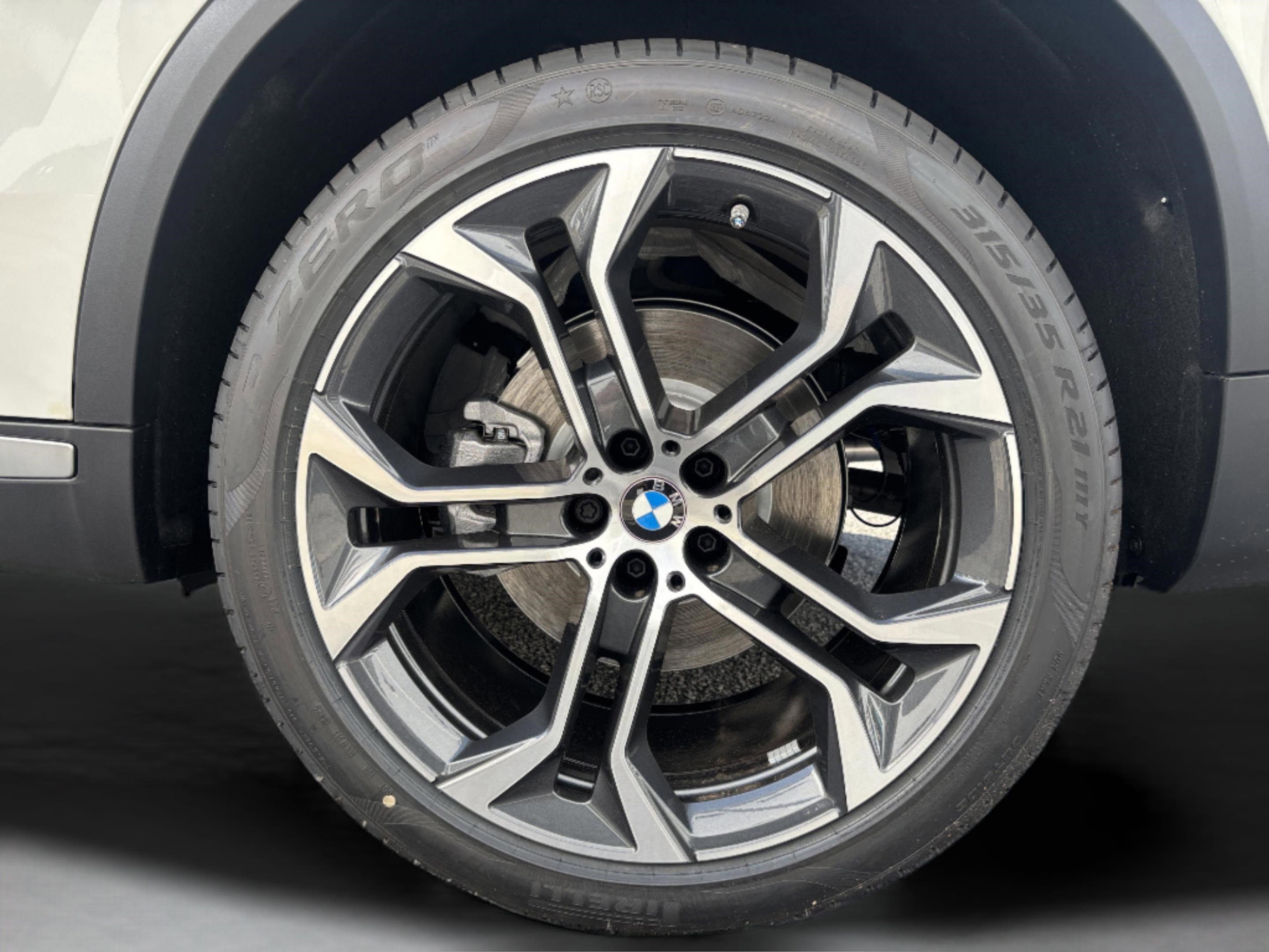 Used 2026 BMW X5 xDrive40i w/ Climate Comfort Package image 36