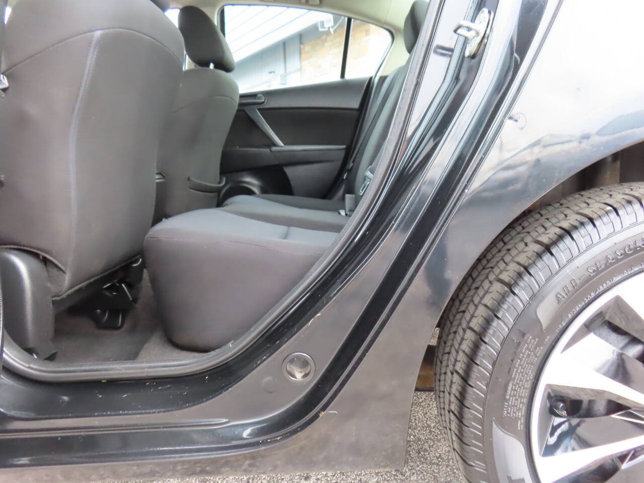 Used 2011 MAZDA MAZDA3 i Sport FWD image 13