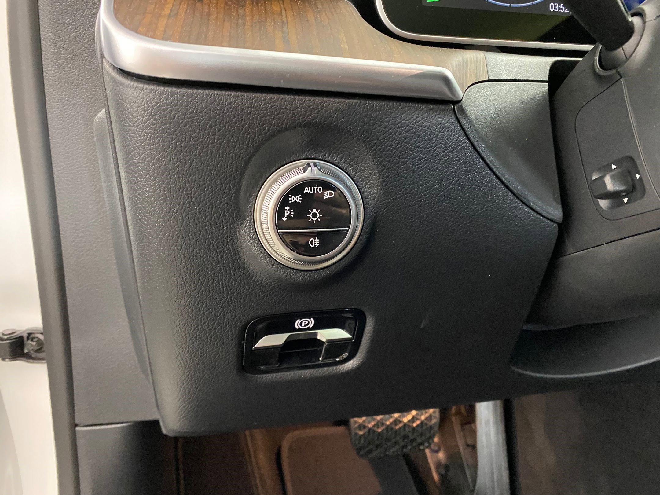 Used 2025 Mercedes-Benz C 300 4MATIC Sedan image 19