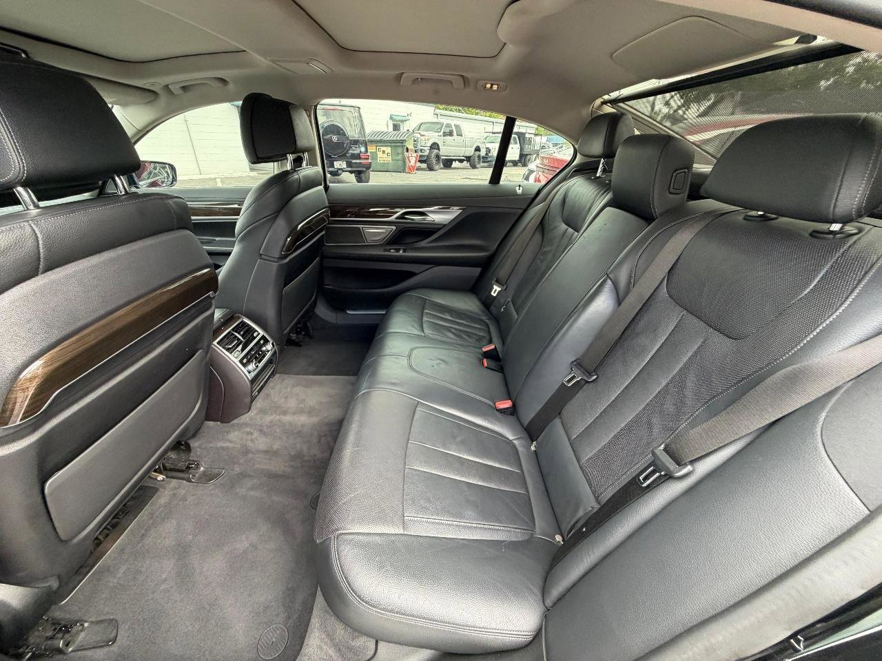 Used 2021 BMW 740i image 13