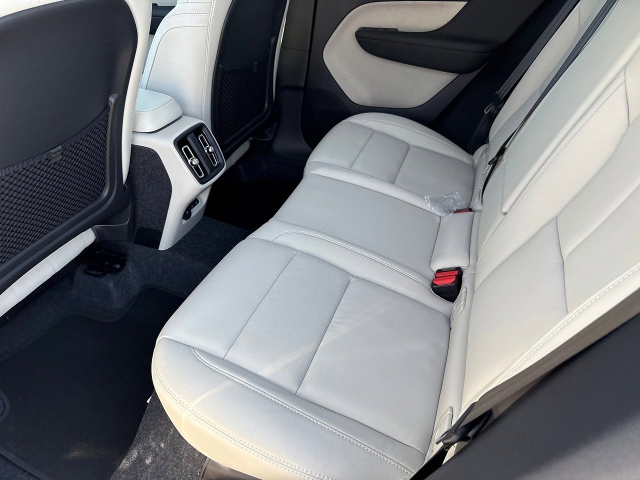 New 2026 Volvo XC40 B4 Plus w/ Protection Package Premier FWD image 20